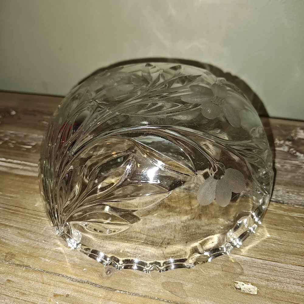 Vintage Etched Flower Glass Round Bowl With Saw Tooth Edge